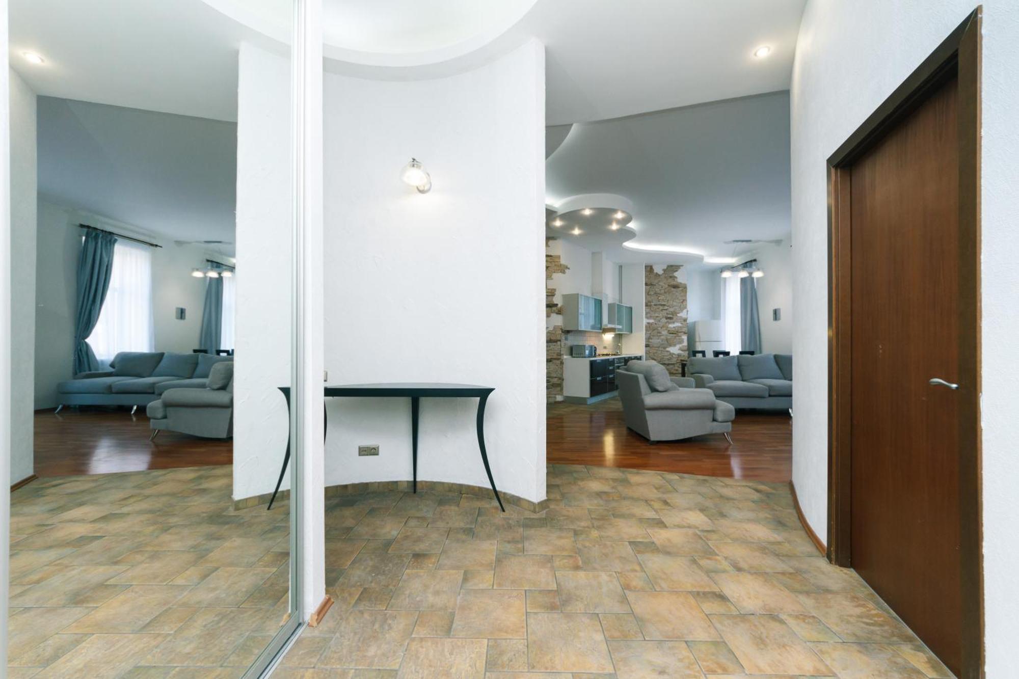 Appartamento Lux Near Maidan, Khreschutyk 3Br Kiev Esterno foto