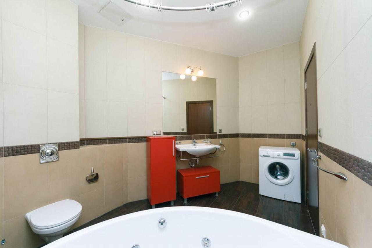 Appartamento Lux Near Maidan, Khreschutyk 3Br Kiev Esterno foto