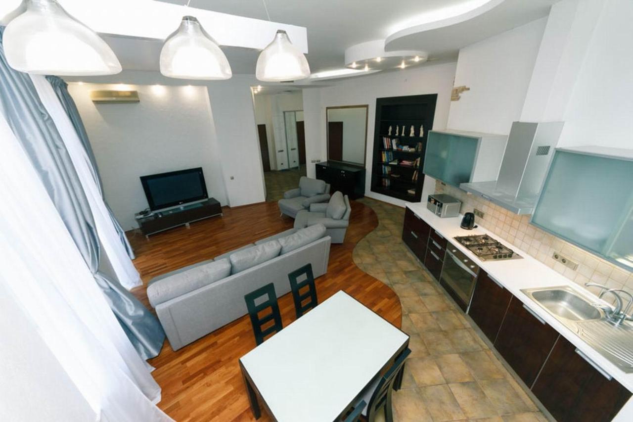 Appartamento Lux Near Maidan, Khreschutyk 3Br Kiev Esterno foto