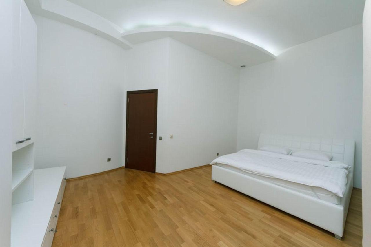 Appartamento Lux Near Maidan, Khreschutyk 3Br Kiev Esterno foto