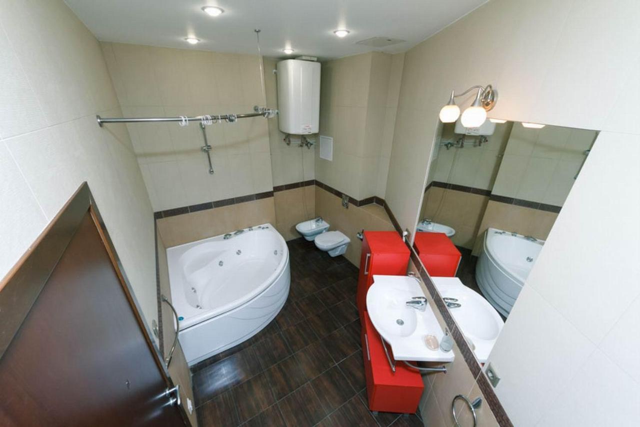 Appartamento Lux Near Maidan, Khreschutyk 3Br Kiev Esterno foto
