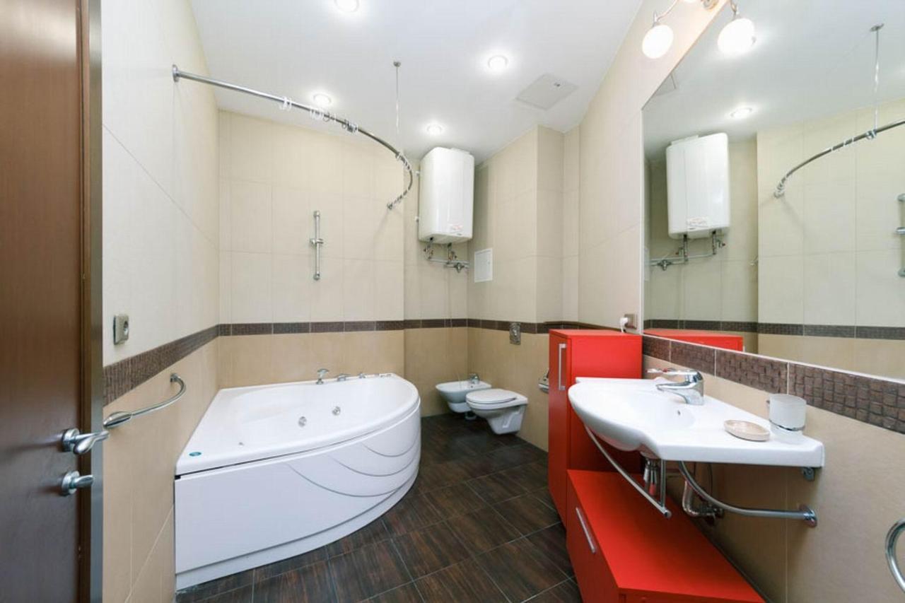 Appartamento Lux Near Maidan, Khreschutyk 3Br Kiev Esterno foto